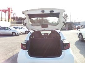 Toyota Yaris HYBRID X