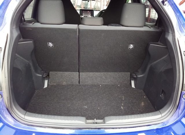 Toyota Yaris HYBRID X