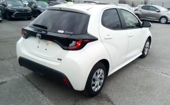 Toyota Yaris HYBRID X