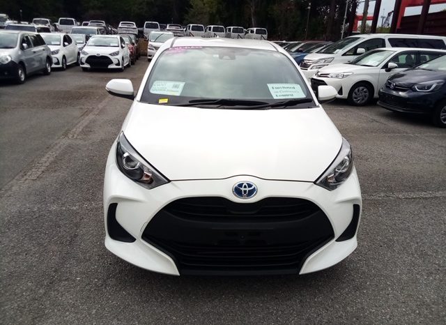 
								Toyota Yaris HYBRID X full									
