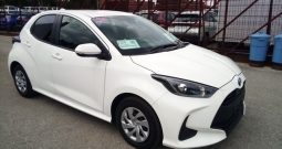 Toyota Yaris HYBRID X