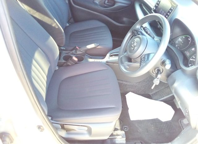 
								Toyota Yaris HYBRID X full									