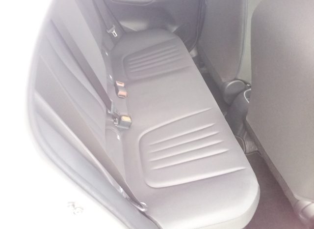 
								Toyota Yaris HYBRID X full									