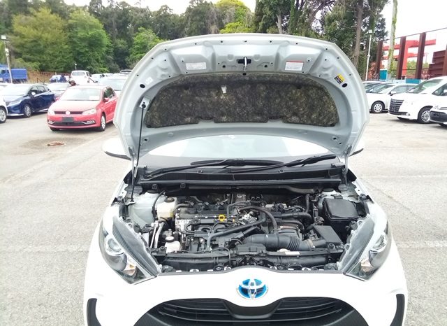 
								Toyota Yaris HYBRID X full									