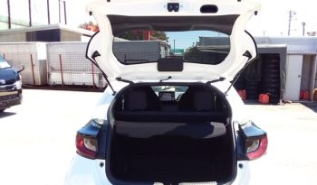 
									Toyota Yaris HYBRID X full								