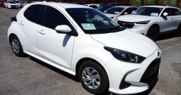 Toyota Yaris HYBRID X