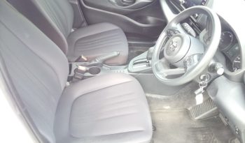 
									Toyota Yaris HYBRID X full								