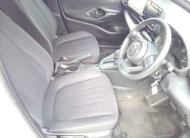 Toyota Yaris HYBRID X