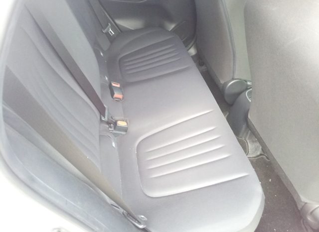 Toyota Yaris HYBRID X