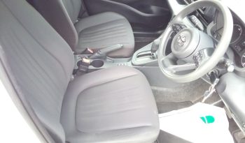 
									Toyota Yaris HYBRID X full								