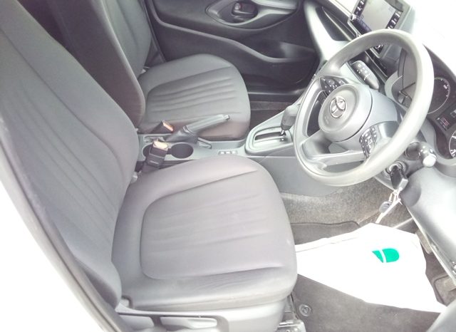 Toyota Yaris HYBRID X