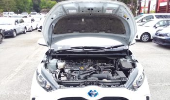 
									Toyota Yaris HYBRID X full								
