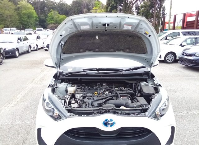 
								Toyota Yaris HYBRID X full									