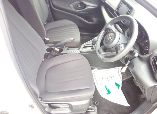 
								Toyota Yaris HYBRID X full									