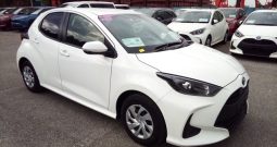 Toyota Yaris HYBRID X