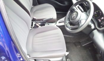 
									Toyota Yaris HYBRID X full								