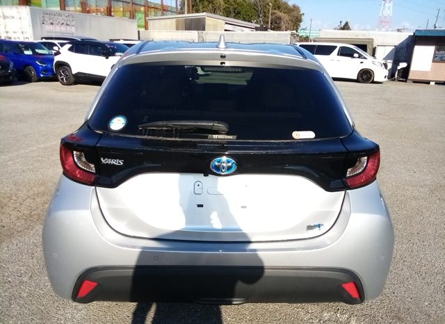 
								Toyota Yaris HYBRID X full									