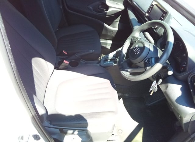 
								Toyota Yaris HYBRID X full									