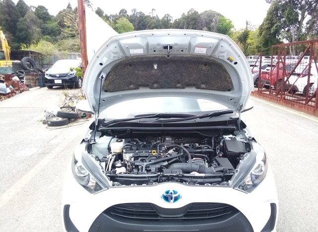 
								Toyota Yaris HYBRID X full									