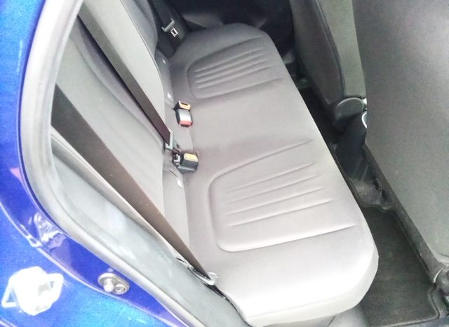 
								Toyota Yaris HYBRID X full									