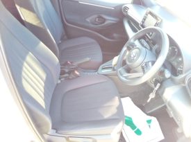 Toyota Yaris HYBRID X