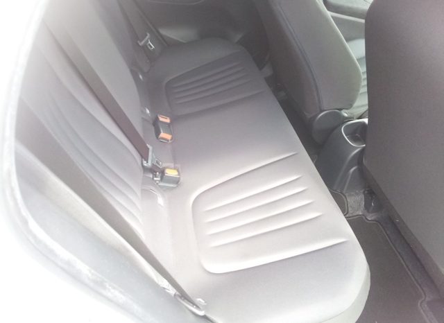 
								Toyota Yaris HYBRID X full									