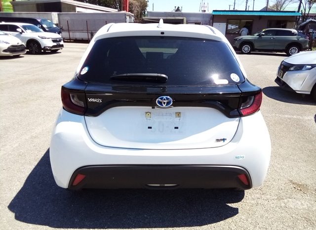 
								Toyota Yaris HYBRID X full									
