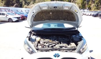 
									Toyota Yaris HYBRID X full								