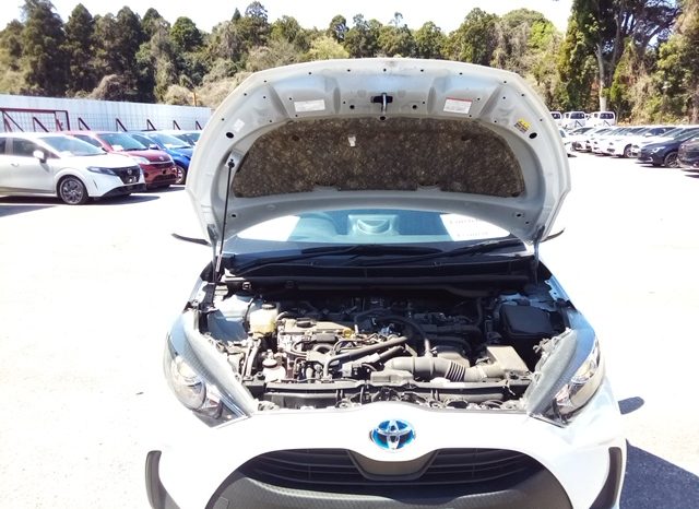 
								Toyota Yaris HYBRID X full									