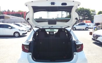 Toyota Yaris HYBRID X