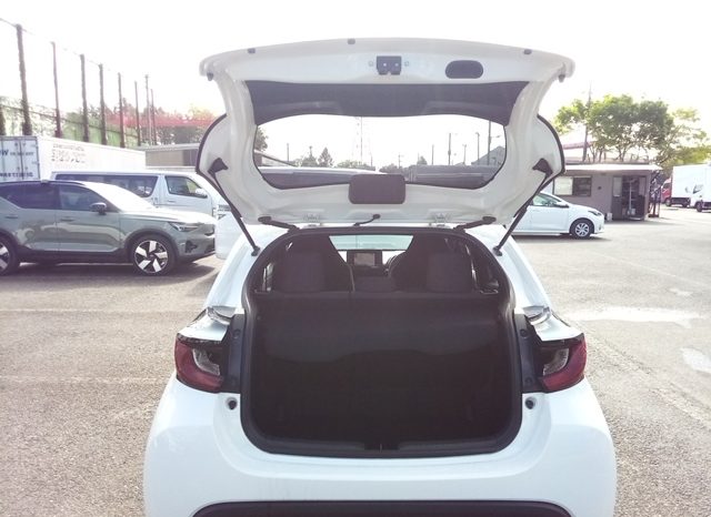 
								Toyota Yaris HYBRID X full									