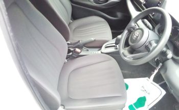 Toyota Yaris HYBRID X