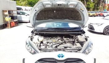 
									Toyota Yaris HYBRID X full								