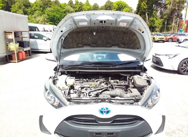 
								Toyota Yaris HYBRID X full									