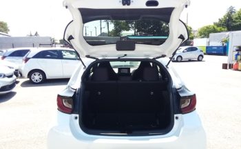 Toyota Yaris HYBRID X