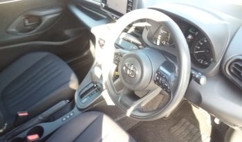 
									Toyota Yaris HYBRID X full								