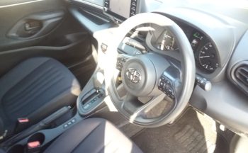Toyota Yaris HYBRID X