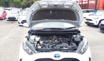 
									Toyota Yaris HYBRID X full								