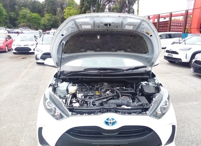 
								Toyota Yaris HYBRID X full									