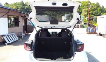 
									Toyota Yaris HYBRID X full								