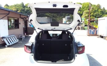 Toyota Yaris HYBRID X