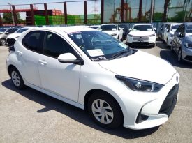 Toyota Yaris HYBRID X