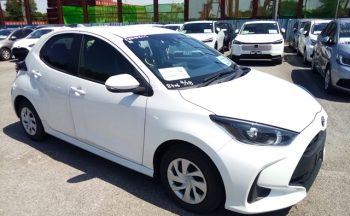 Toyota Yaris HYBRID X