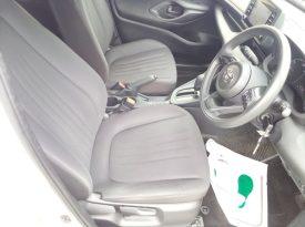 Toyota Yaris HYBRID X