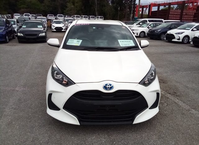 
								Toyota Yaris HYBRID X full									