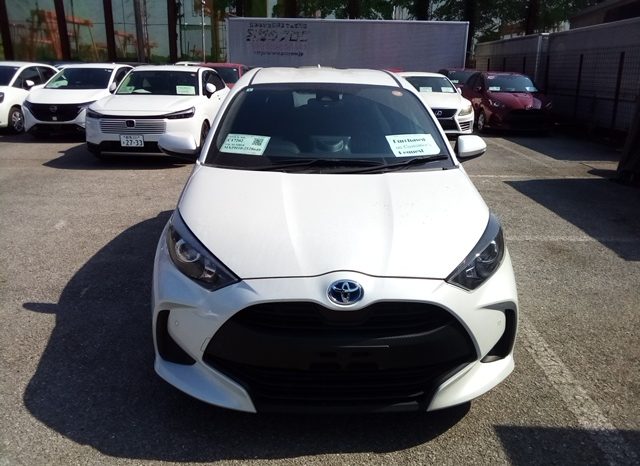 
								Toyota Yaris HYBRID X full									