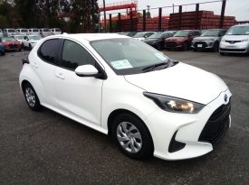 Toyota Yaris HYBRID X
