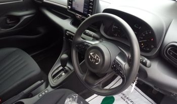 
									Toyota Yaris HYBRID X full								