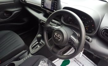 Toyota Yaris HYBRID X