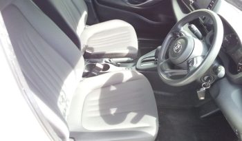 
									Toyota Yaris HYBRID X full								